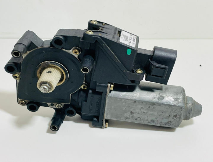 Motoras macara geam dreapta fata 113846101 Audi A4 B5 [1994 - 1999]