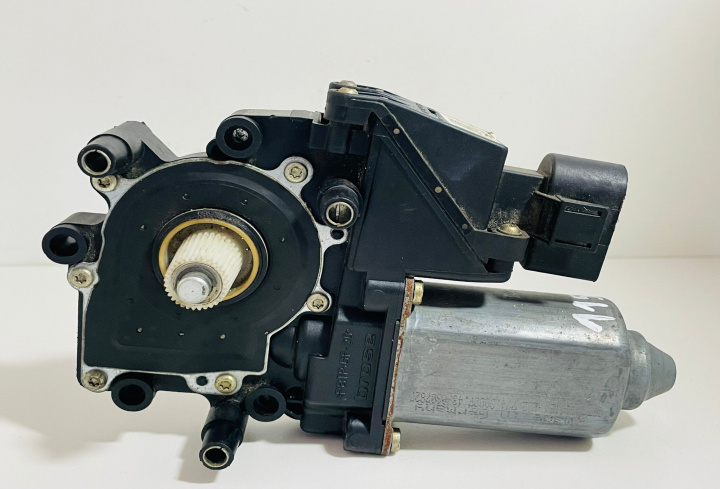 Motoras macara geam dreapta fata 1138461