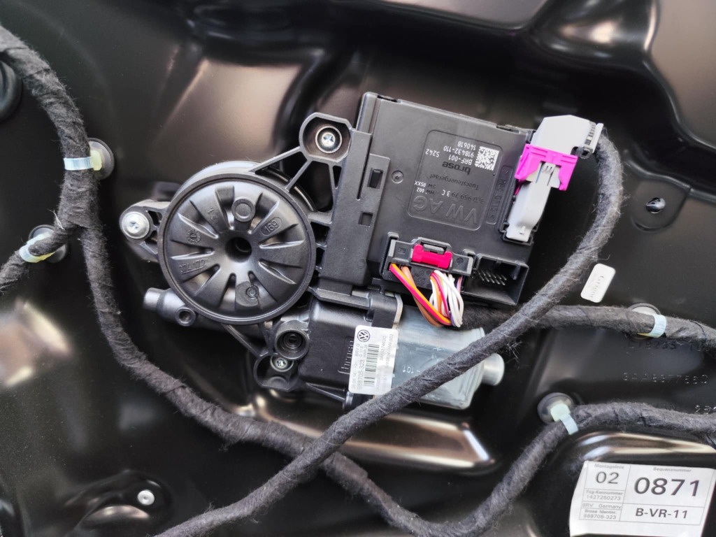 Motoras macara geam dreapta fata 3AA959701A VW Passat B7