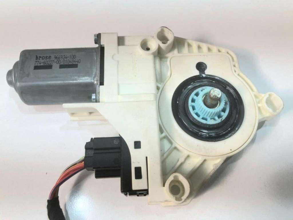 Motoras macara geam dreapta fata 8k0959802 Audi A4 B8/8K [2007 - 2011]