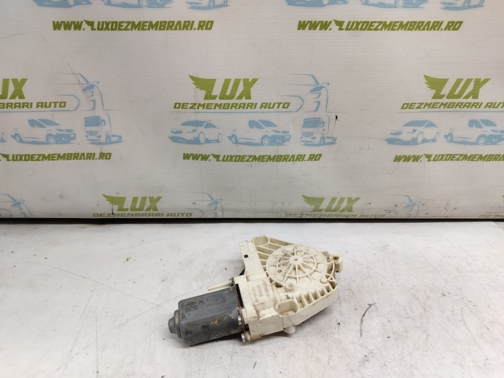Motoras macara geam dreapta fata 8k0959802b Volkswagen VW Touareg generatia 2 7P [2010 - 2014]