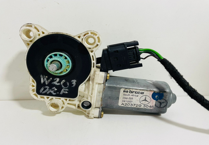 Motoras macara geam dreapta fata A2037203046 Mercedes-Benz C-Class W203 [2000 - 2004]