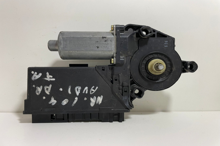 Motoras macara geam dreapta fata + modul Bosch 0130821764/8E1959802B Audi A4 B7 [2004 - 2008]