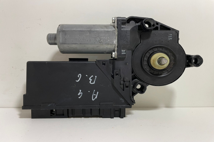 Motoras macara geam dreapta fata + modul Bosch 8E1959802B/0130821764 Audi A4 B7 [2004 - 2008]