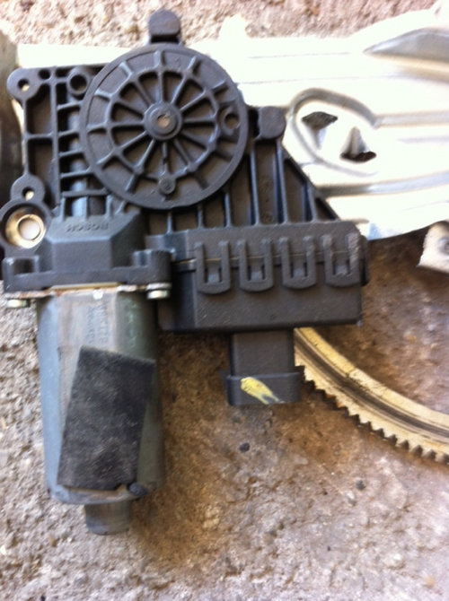 Motoras macara geam dreapta fata Opel Astra H [2004 - 2007] Hatchback 1.6 MT (105 hp) (L48) Twinport