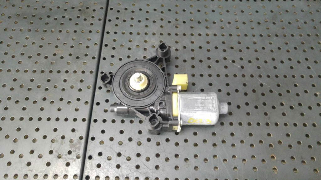 Motoras macara geam dreapta fata skoda octavia 3 5e3 nl3 nr3 5q0959802b