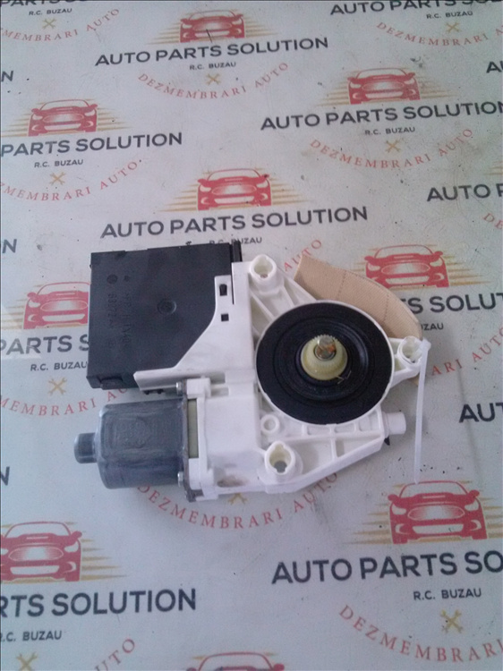 Motoras macara geam dreapta fata VOLKSWAGEN TIGUAN an fabr. 2011