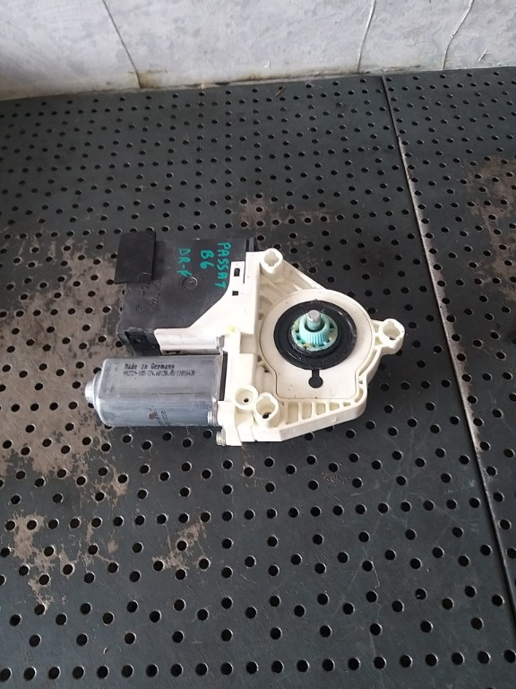 Motoras macara geam dreapta fata vw passat b6 3c 992729105 7746015005 1k0959792g 980852111 1k0959702k