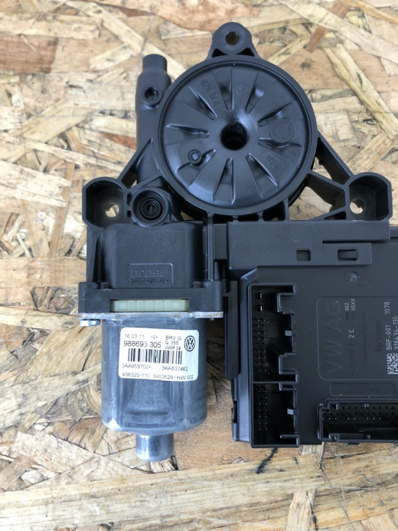 Motoras macara geam dreapta fata VW passat B7 combi 2011 (3AA959702A)