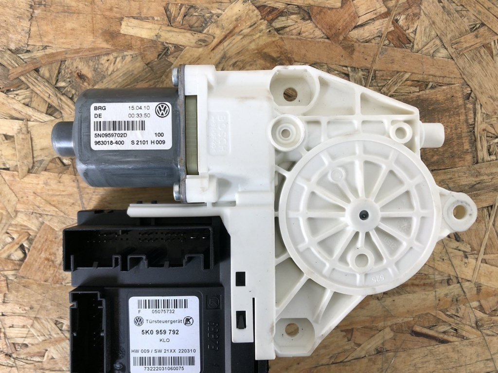 Motoras macara geam dreapta fata VW Tiguan 4Motion suv 2010 (5N0959702D)