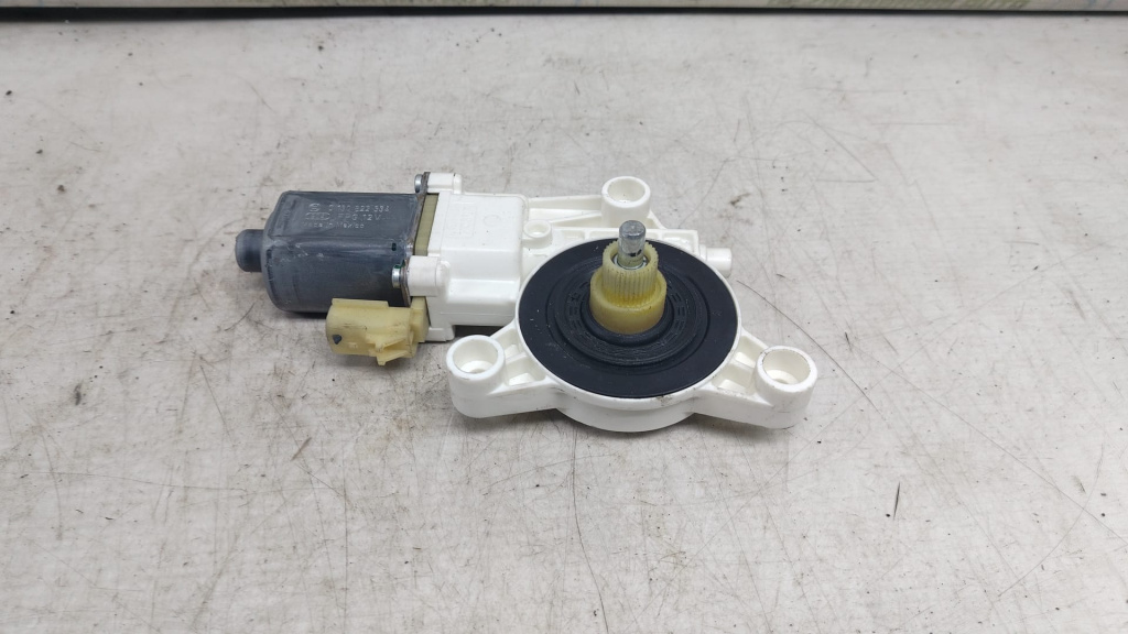 Motoras macara geam dreapta spate 0130822334 Chrysler Voyager 5 [2007 - 2011] 2.8 crdi vm64c
