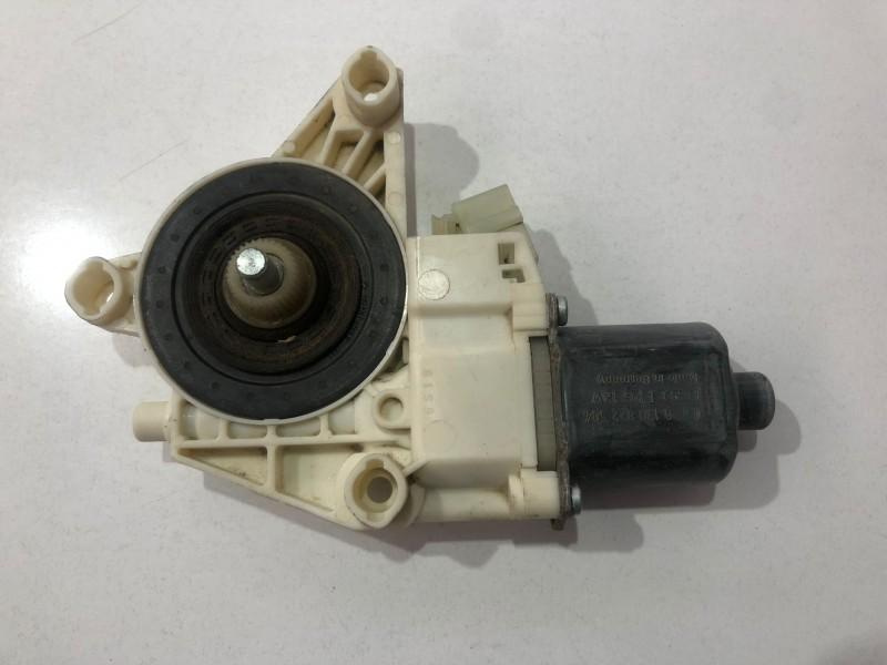 Motoras macara geam dreapta spate 0130822504 Mercedes-Benz C-Class W204/S204 [2007 - 2012]