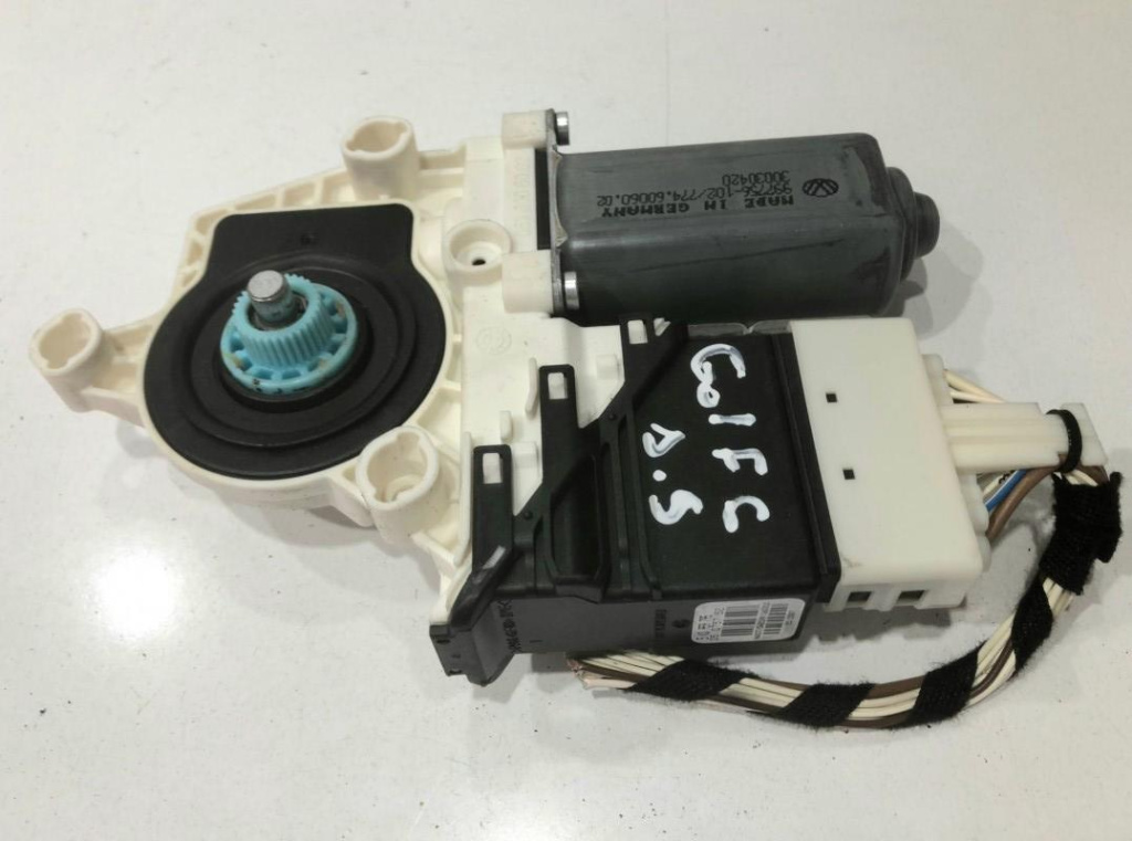 Motoras macara geam dreapta spate 5k0959704c Volkswagen VW Golf 6 [2008 - 2015]
