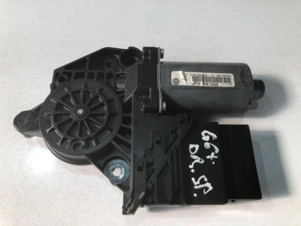Motoras macara geam dreapta spate 5m0839402f Volkswagen VW Golf 6 [2008 - 2015]