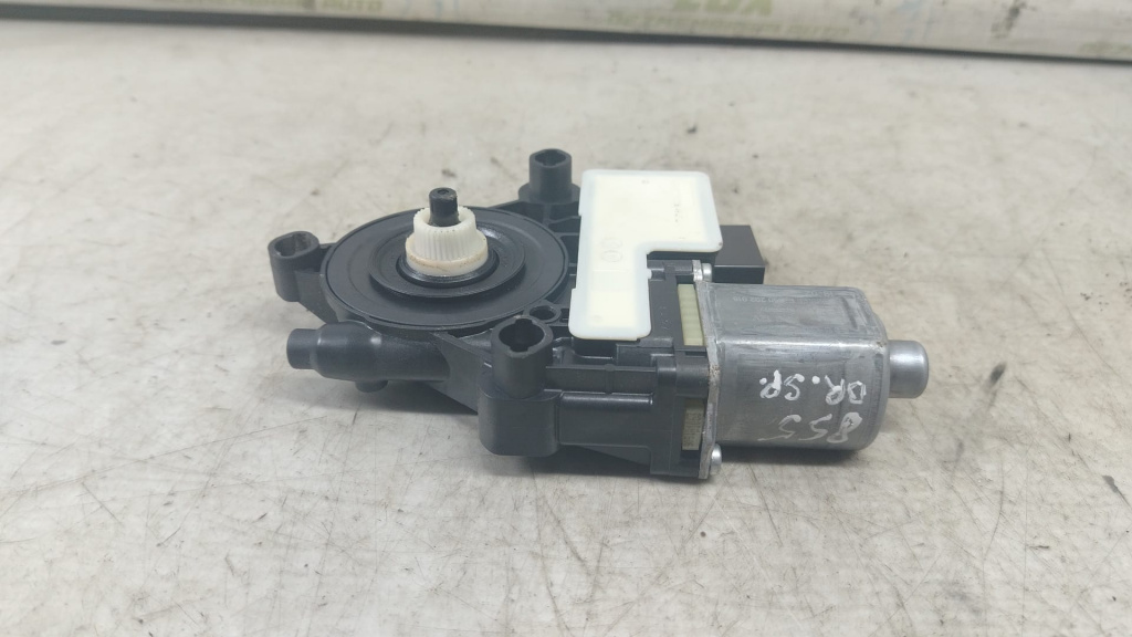 Motoras macara geam dreapta spate 5q0959812e Skoda Octavia 3 [facelift] [2017 - 2020] 1.5 TSI DHFA