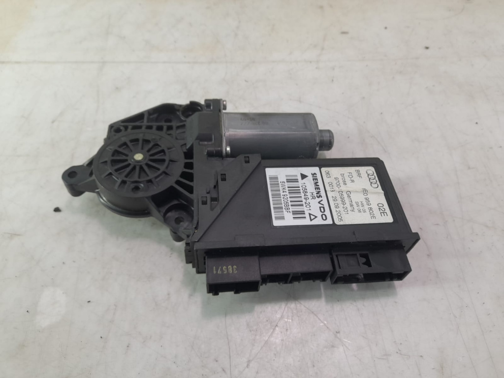 Motoras macara geam dreapta spate 8e0959802e Audi A4 B7 [2004 - 2008] 2.0 tdi BLB