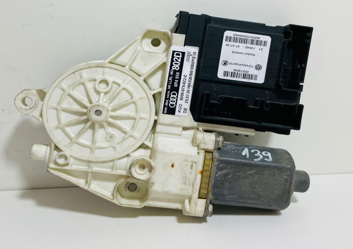 Motoras macara geam dreapta spate 8P4959802D/S006079022C Audi A3 8L [facelift] [2000 - 2003]