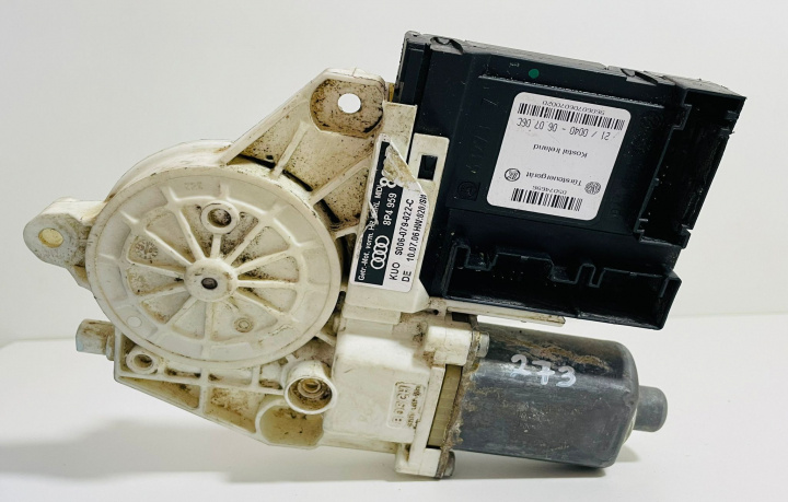 Motoras macara geam dreapta spate 8P4959802D/S006079022C Audi A3 8L [facelift] [2000 - 2003]