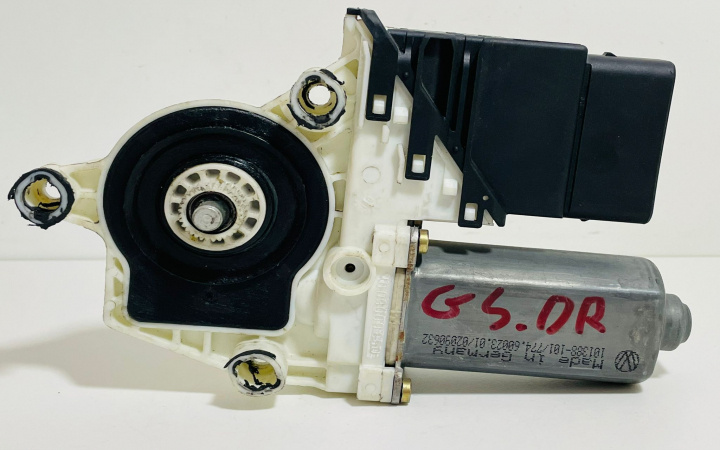 Motoras macara geam dreapta spate 9776101438203 Volkswagen VW Golf 4 [1997 - 2006]