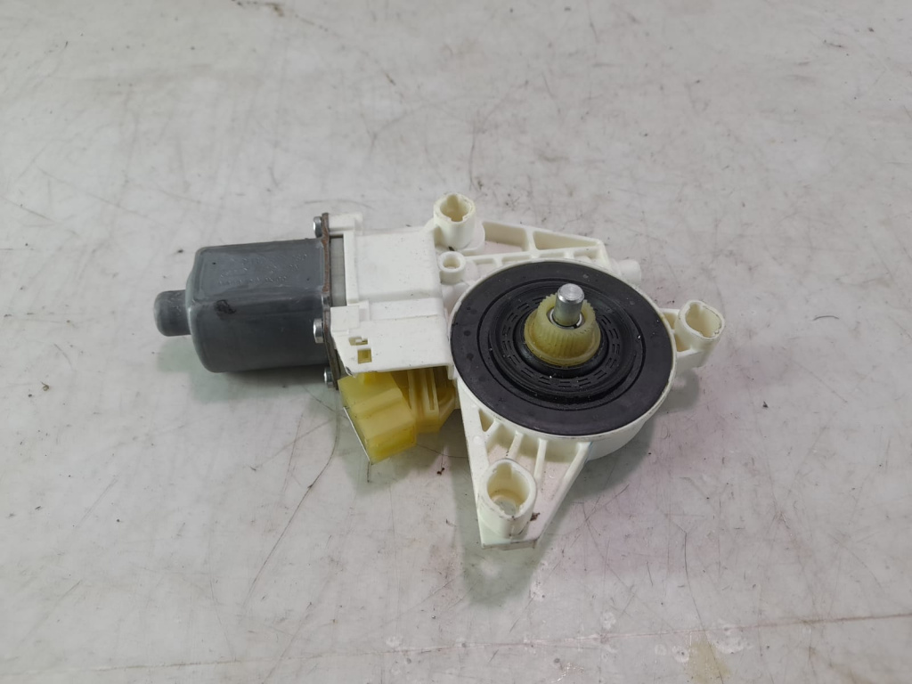 Motoras macara geam dreapta spate A2518200208 Mercedes-Benz ML W164 [2005 - 2008] 3.0 cdi om642