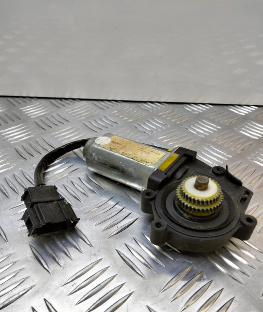 Motoras macara geam dreapta spate Audi A8 2 (D3) [2002 - 2005]
