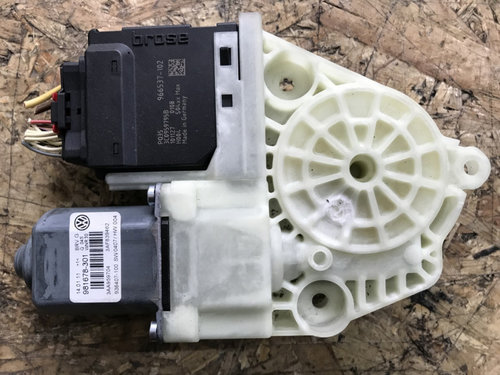 Motoras macara geam dreapta spate B7 2.0TDI DSG combi 2012 (3AF839462)