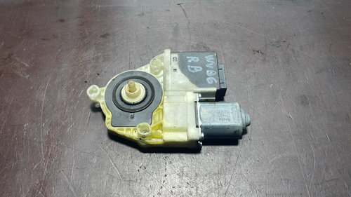 Motoras macara geam dreapta spate cod 3C0959704 pentru VW Passat B7 an 2011 - 2015