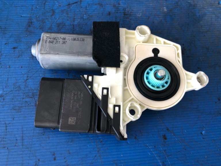 Motoras macara geam dreapta spate seat altea 1k0959704m