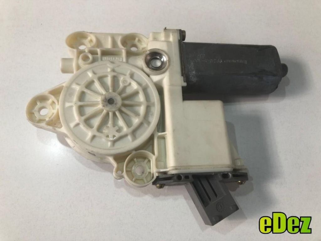Motoras macara geam dreapta spate Toyota Avensis (2003-2008) T25 0130822031