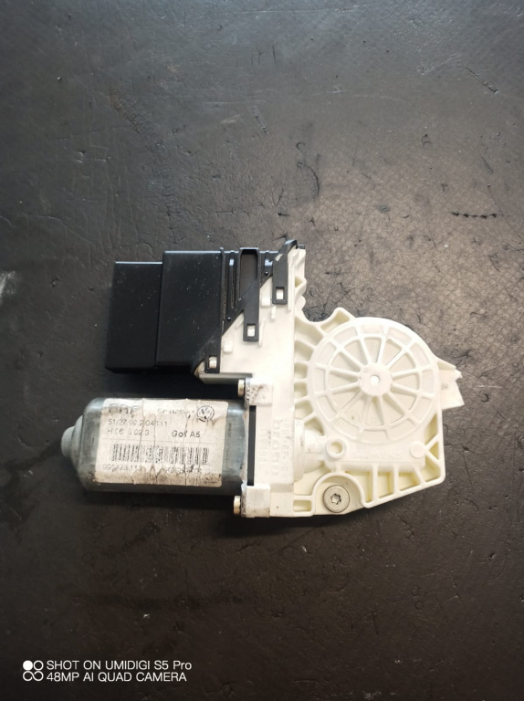 Motoras macara geam dreapta spate Volkswagen Touran (2003->- COD 1k0959701C