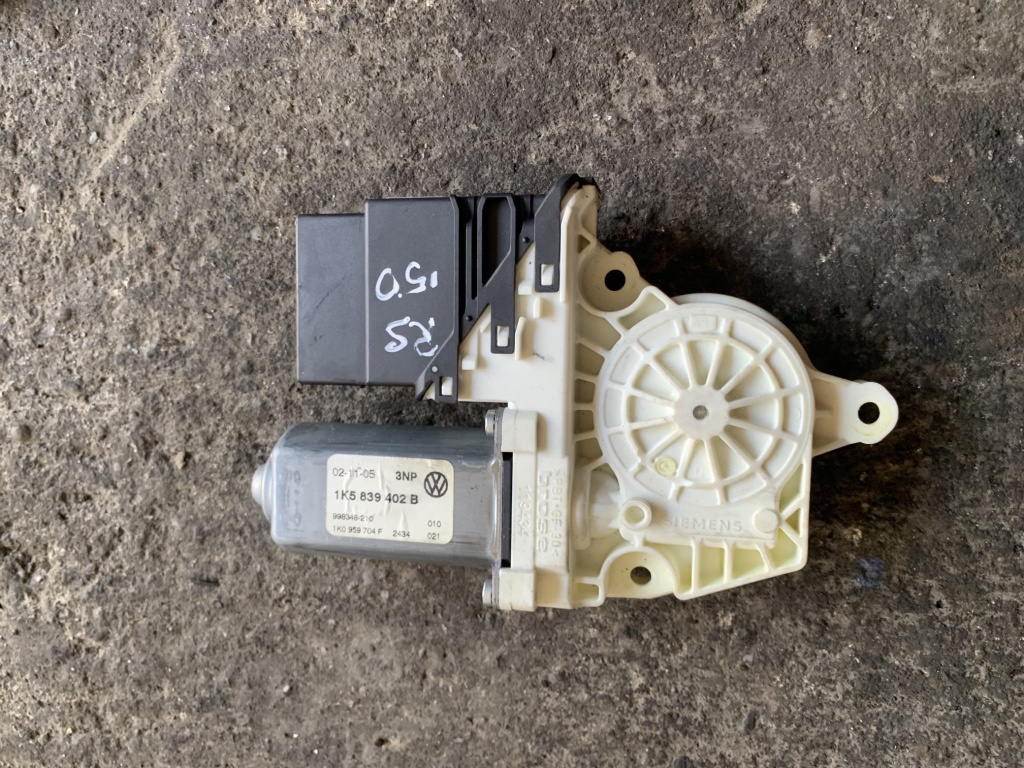 Motoras macara geam dreapta spate Volkswagen Jetta 5 [2005 - 2011] Sedan 4-usi 2.0 TDI MT (140 hp) (1K2)