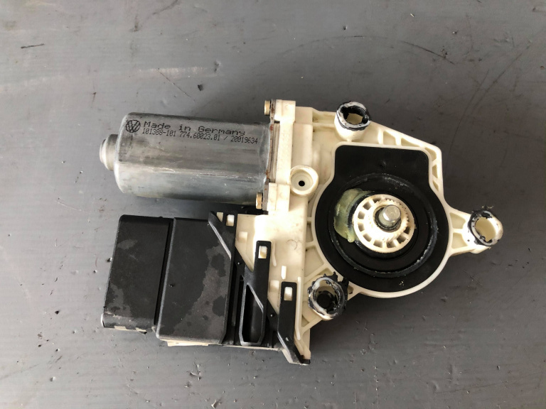 Motoras macara geam dreapta spate vw golf 4 1j4959812c