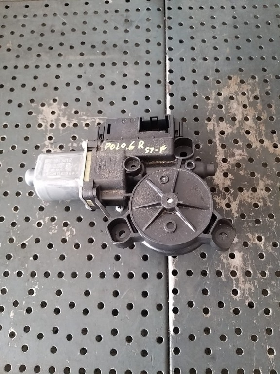 Motoras macara geam electric stanga fata vw polo 6r 6r0959801r 0130822531