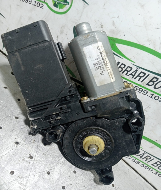 Motoras macara geam fata dreapta 0 130 821 764 Volkswagen VW Golf 4 [1997 - 2006] Hatchback 5-usi 1.4 MT (75 hp)