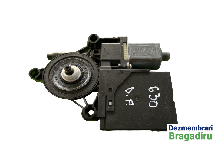 Motoras macara geam fata dreapta 3C0959793B Volkswagen VW Passat B7 [2010 - 2015] Sedan 2.0 TDI MT (140 hp)