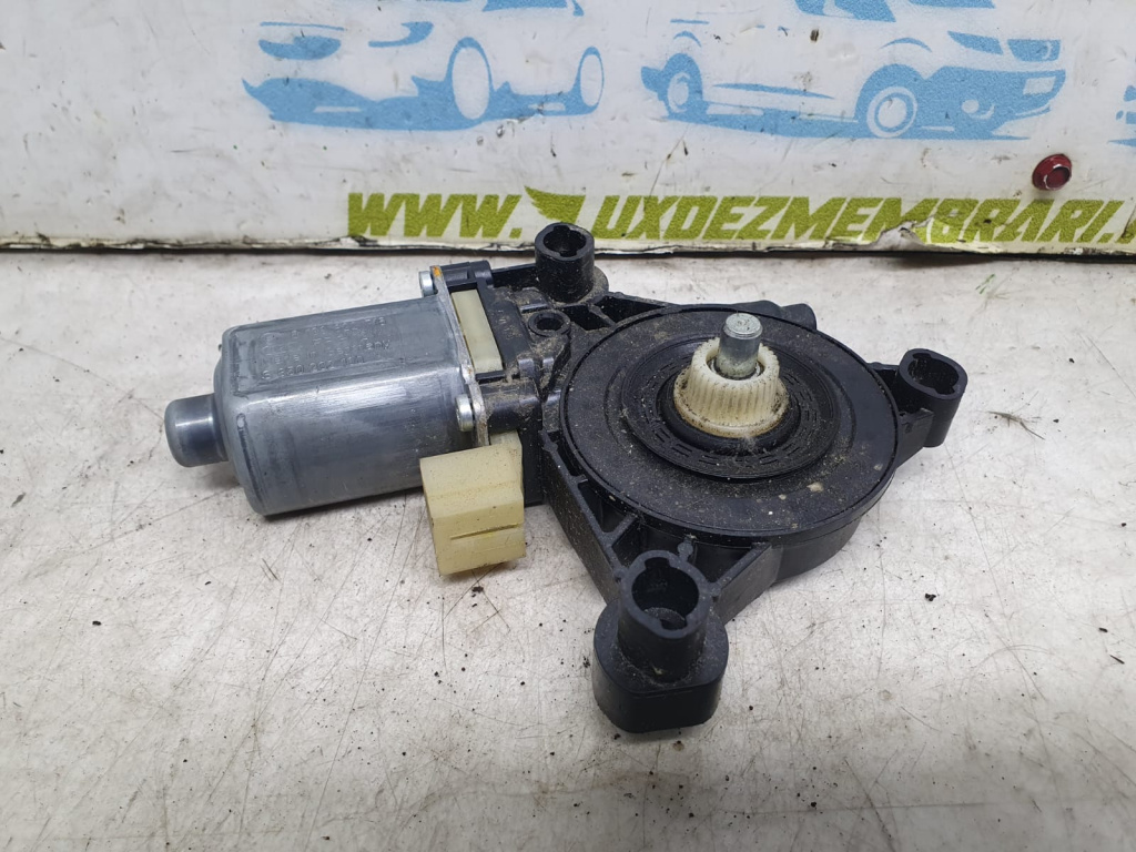 Motoras macara geam fata dreapta 5q0959802b Audi A3 8V [2012 - 2016]