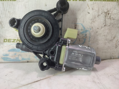 Motoras macara geam fata dreapta 5q0959802b Skoda Karoq [2017 - 2020] 1.5 tfsi DXDB