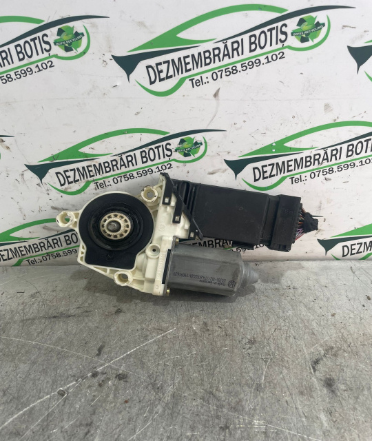Motoras macara geam fata dreapta 9776 105415 301 9776 105415 301 Volkswagen VW Passat B5.5 [facelift] [2000 - 2005] Sedan 1.9 TDI 5MT (131 hp)