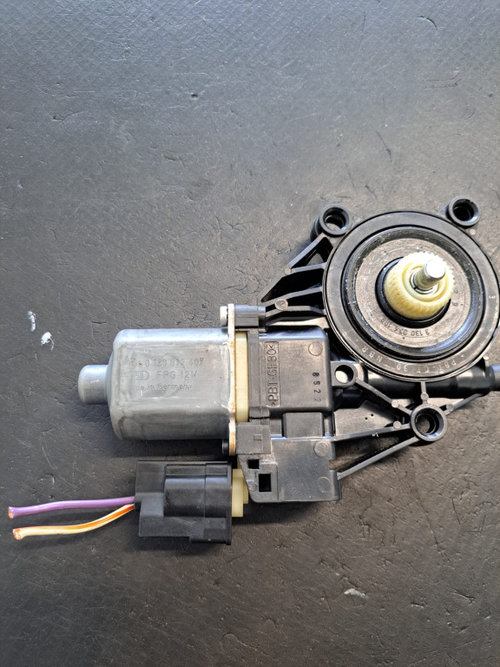 Motoras macara geam fata dreapta Ford Fiesta (CB1) 1.25 16V CAT - COD 0130822407