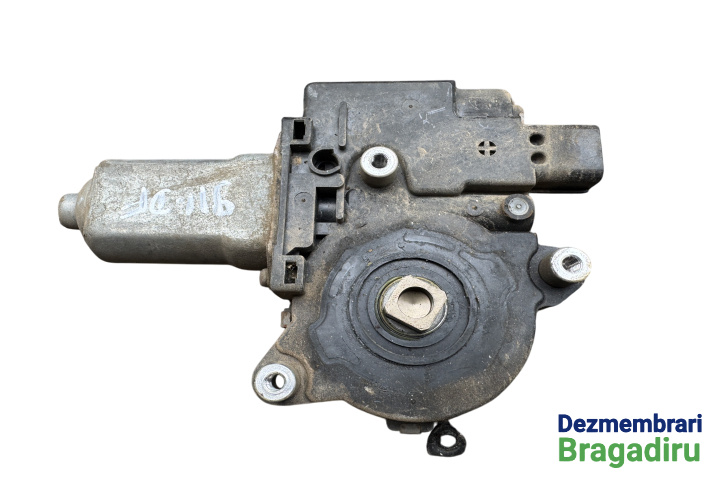 Motoras macara geam fata dreapta Mitsubishi Pajero 3 [1999 - 2003] SUV 5-usi 3.2 DI-D AT (165 hp) Cod motor 4M41