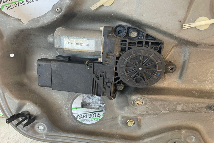 Motoras macara geam fata stanga 102482300 Volkswagen VW Golf 3 [1991 - 1998] wagon 1.6 MT (100 hp)