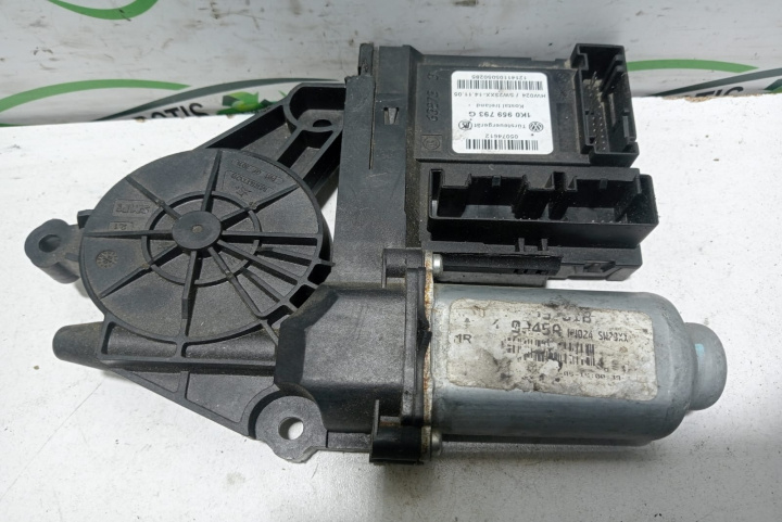 Motoras macara geam fata stanga 1K0 959 793 G 1K0 959 793 G Volkswagen VW Passat B6 [2005 - 2010] wagon 5-usi 1.9 TDI MT (105 hp)