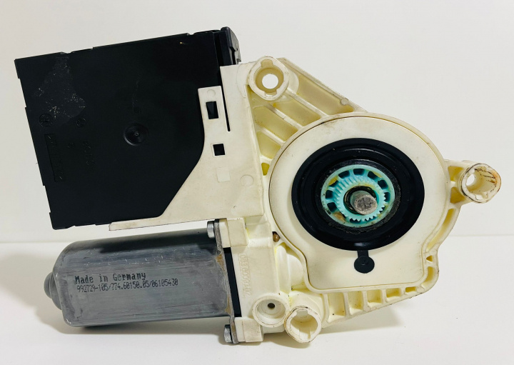 Motoras macara geam fata stanga 1K0959701K/1K0959793G Volkswagen VW Golf 5 [2003 - 2009]