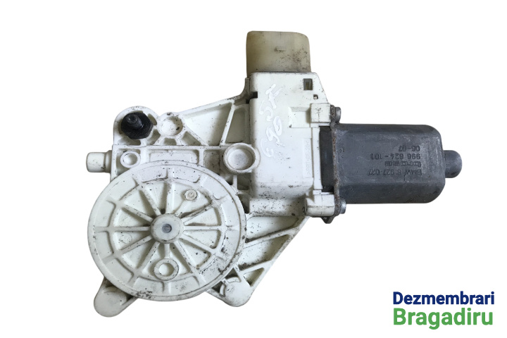 Motoras macara geam fata stanga Cod: 6927027 6927027 BMW Seria 3 E90 [2004 - 2010] Sedan 318d MT (143 hp)