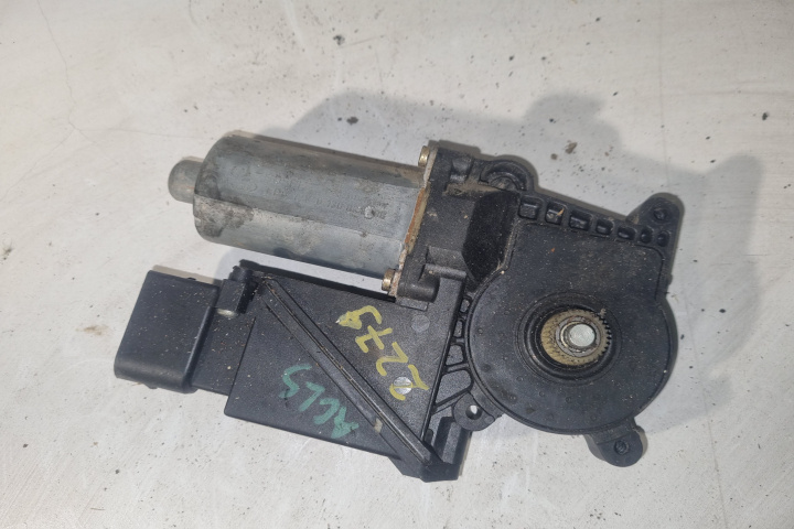 Motoras macara geam spate dreapta 101 154-300 Mercedes-Benz A-Class W168 [1997 - 2001] Hatchback A 170 CDI MT (90 hp)
