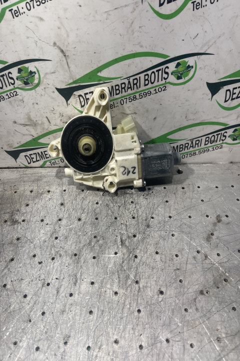 Motoras macara geam spate dreapta A 204 820 06 42 Mercedes-Benz C-Class W204/S204 [2007 - 2012] Seda...