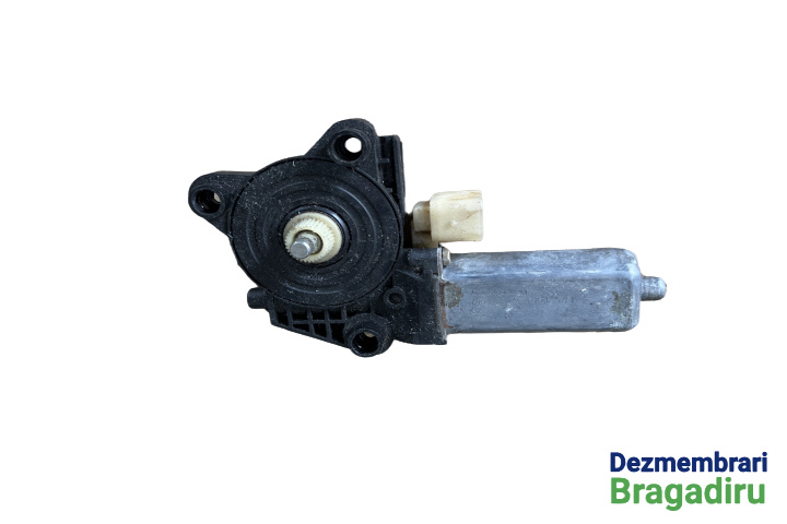 Motoras macara geam spate dreapta Cod: A2038203042 Mercedes-Benz C-Class W203 [2000 - 2004] Sedan 4 - usi C 180 AT (130 hp) C180 Avantgarde 2.0