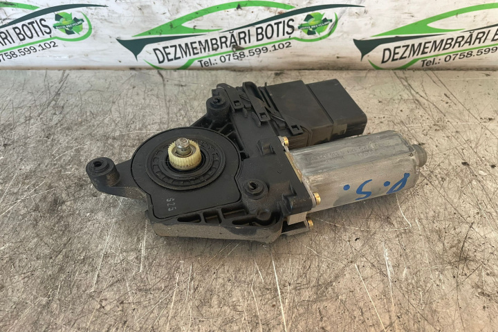 Motoras macara geam spate stanga 0 130 821 696 BBB Volkswagen VW Bora [1998 - 2005] Sedan 1.9 TDI MT (115 hp)