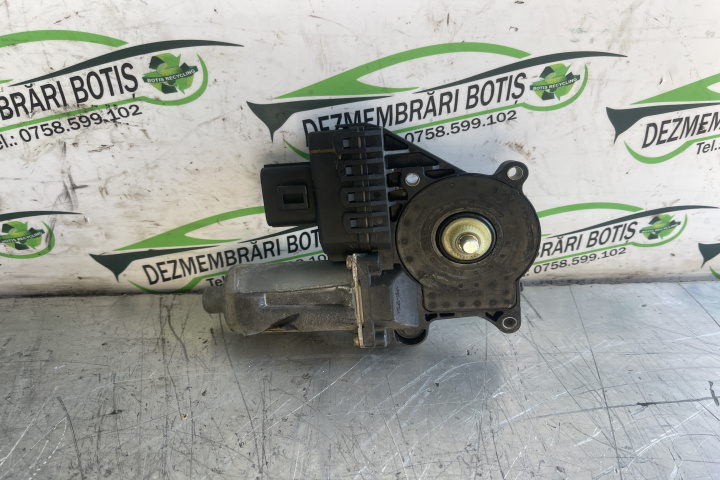 Motoras macara geam spate stanga 0130821773 / 0 130 821 773 Ford Mondeo MK3 [2000 - 2003] Liftback 1.8 MT (110 hp)
