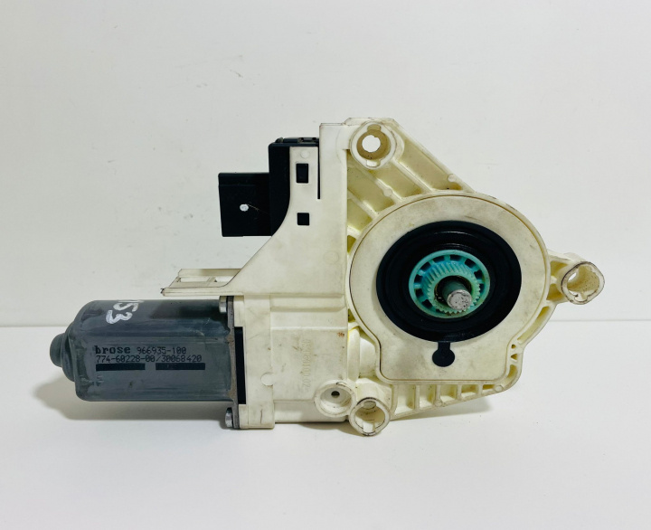 Motoras macara geam stanga fata 1101965576100/8K0959801 Audi A4 B8/8K [2007 - 2011]